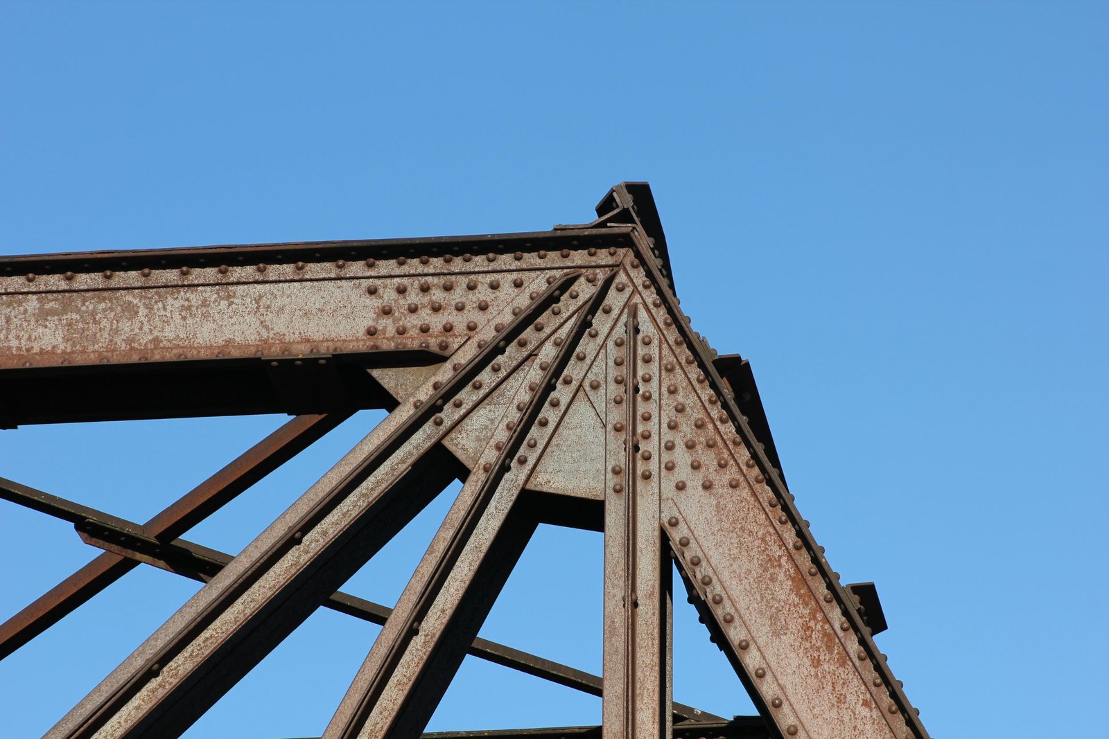 Upper angle connection, north span